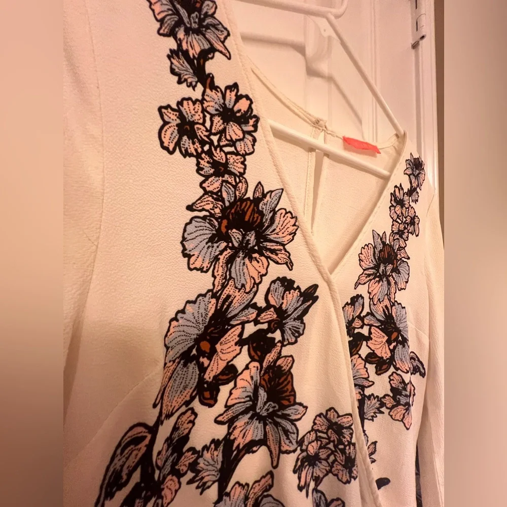 Lulumari faux cream top with floral design, size small